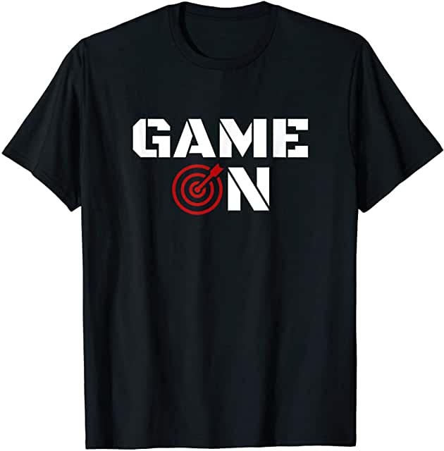 Darts T-Shirt mit Aufdruck Game On – schwarzes Shirt für Dartspieler und Darts-Fans
